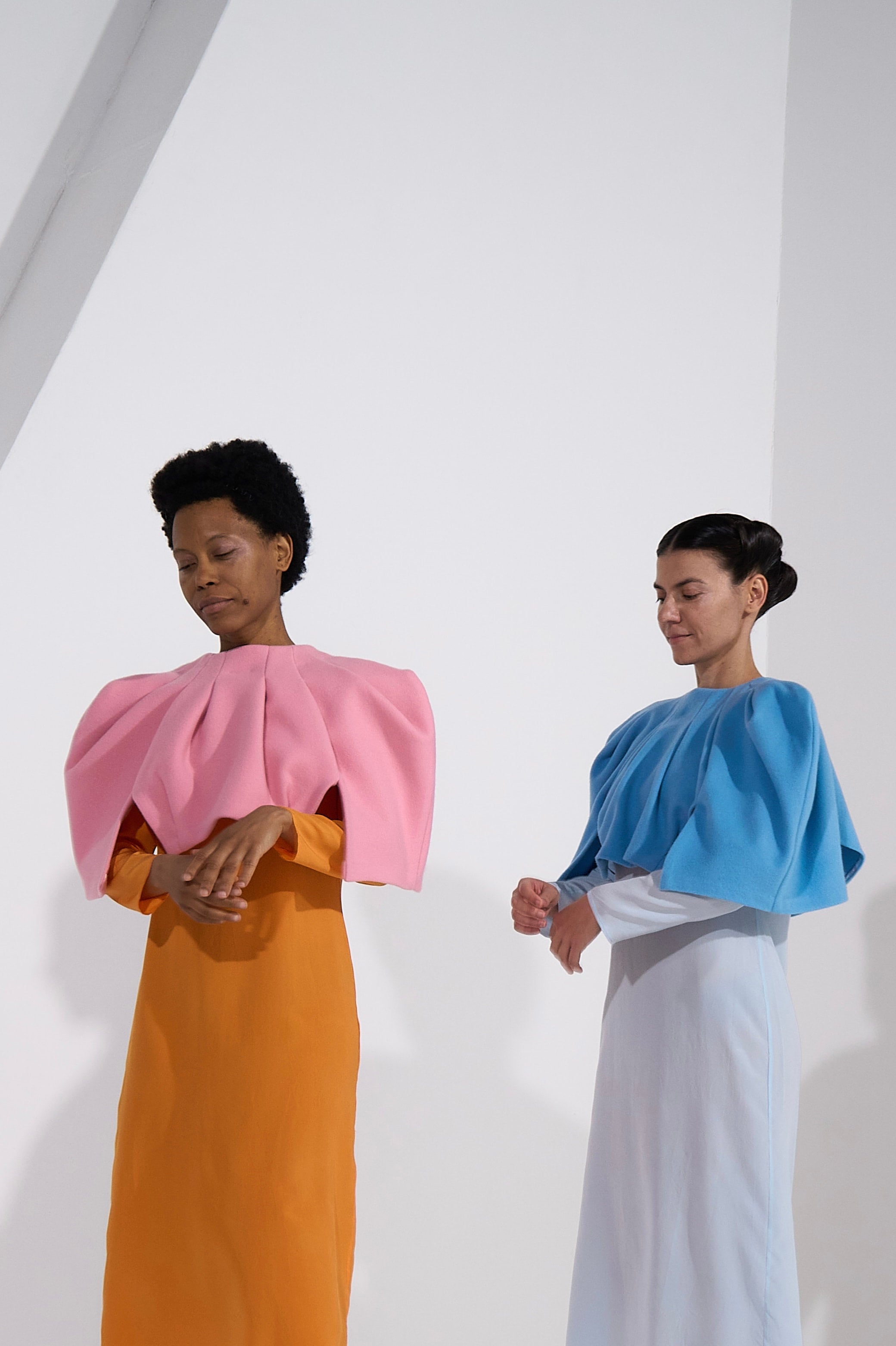 odd mini cape | nadia